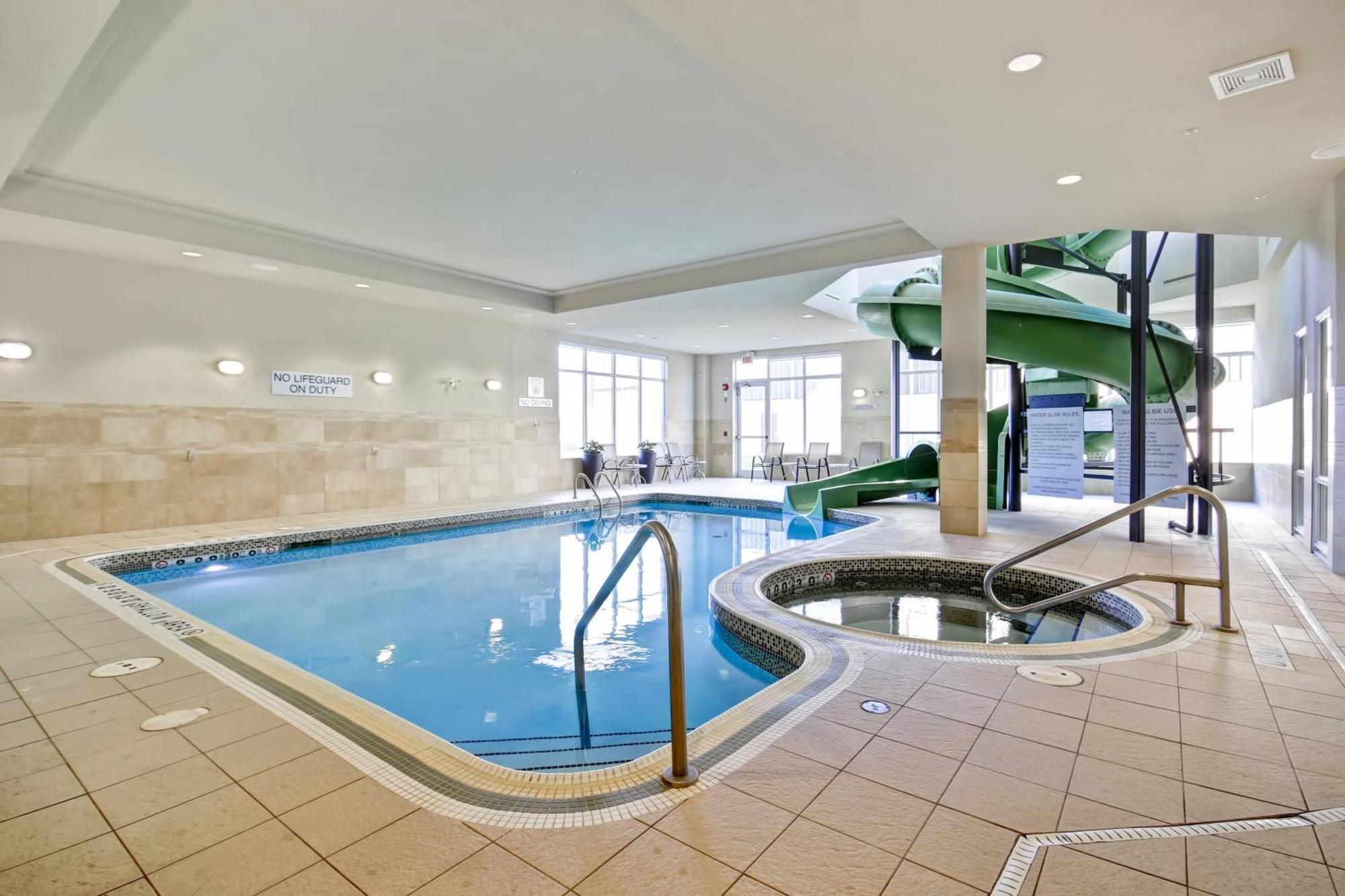 Fairfield Inn & Suites By Marriott Guelph Bagian luar foto