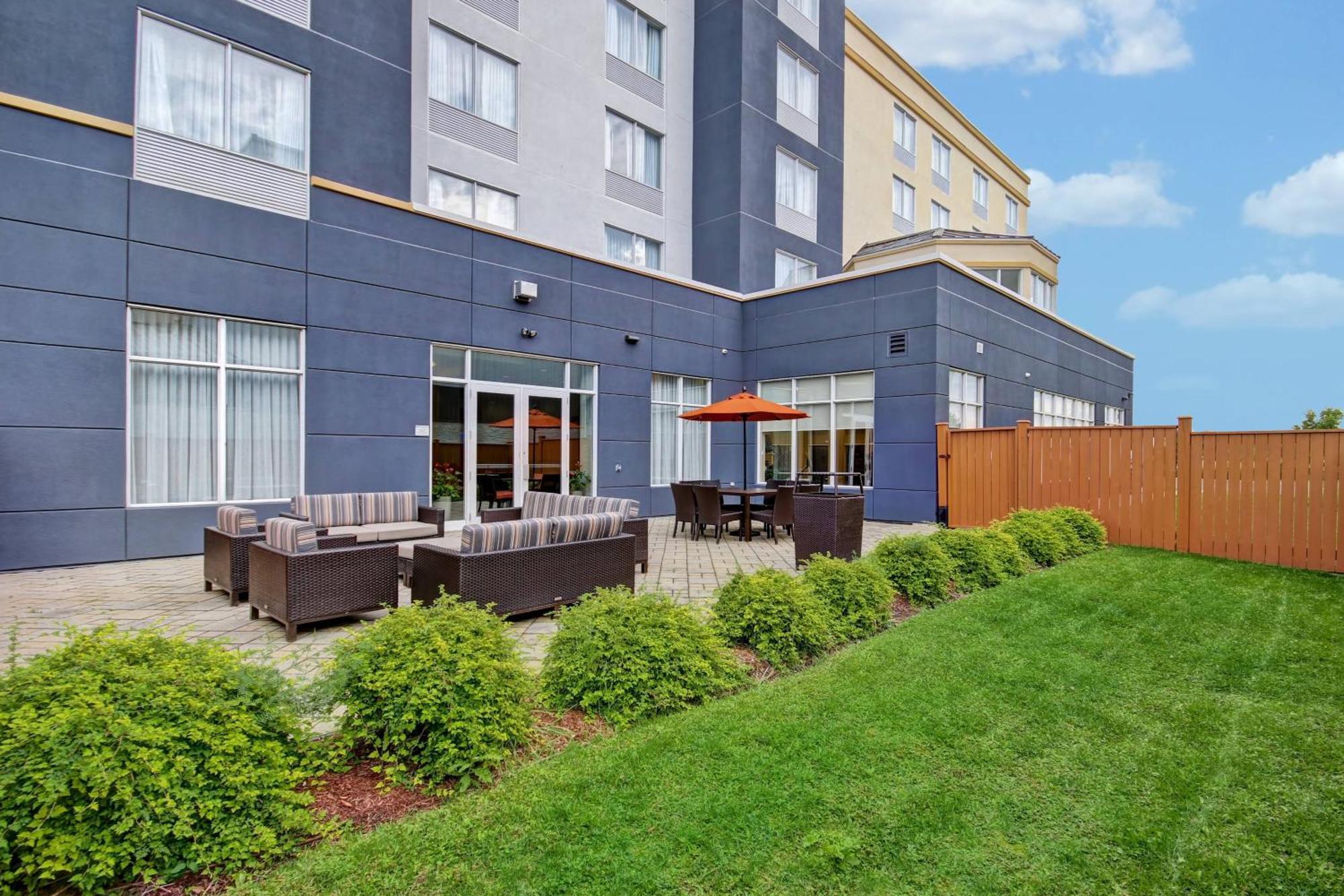 Fairfield Inn & Suites By Marriott Guelph Bagian luar foto