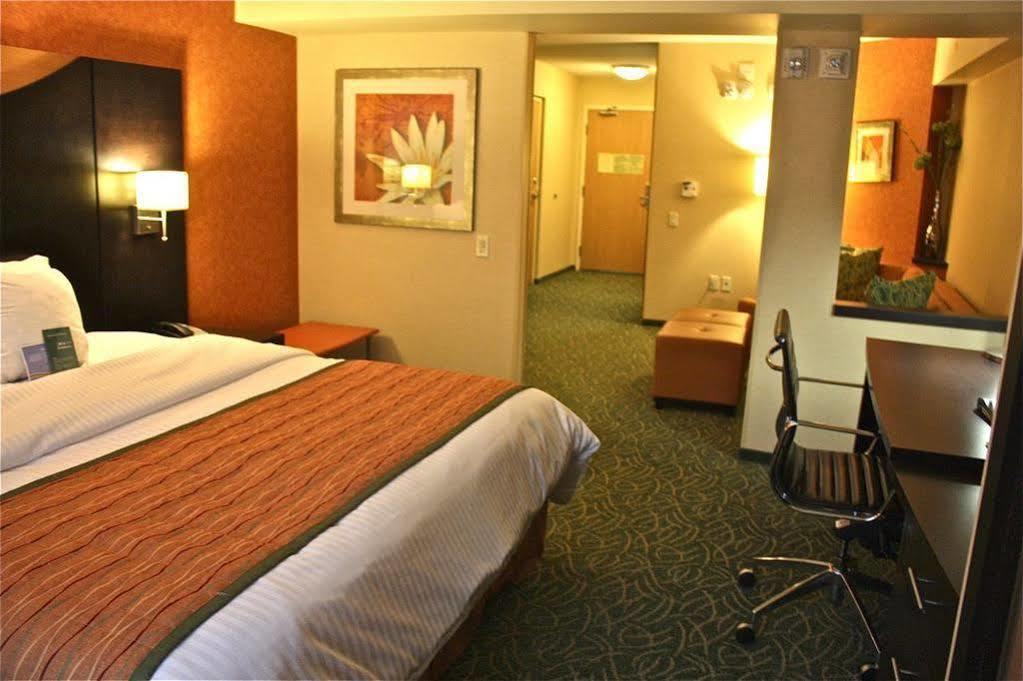 Fairfield Inn & Suites By Marriott Guelph Bagian luar foto