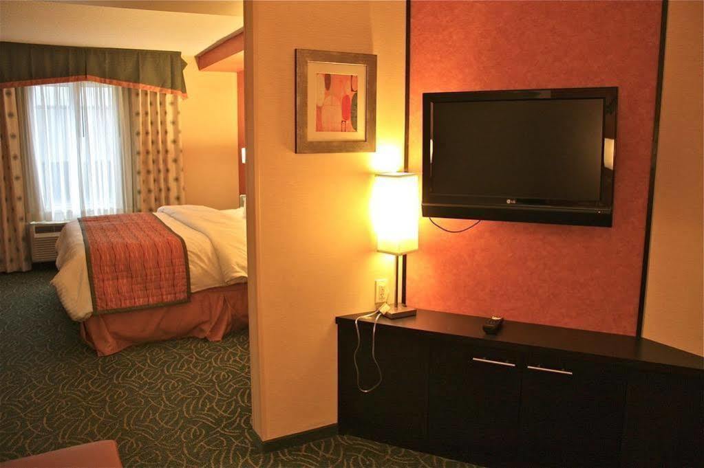 Fairfield Inn & Suites By Marriott Guelph Bagian luar foto