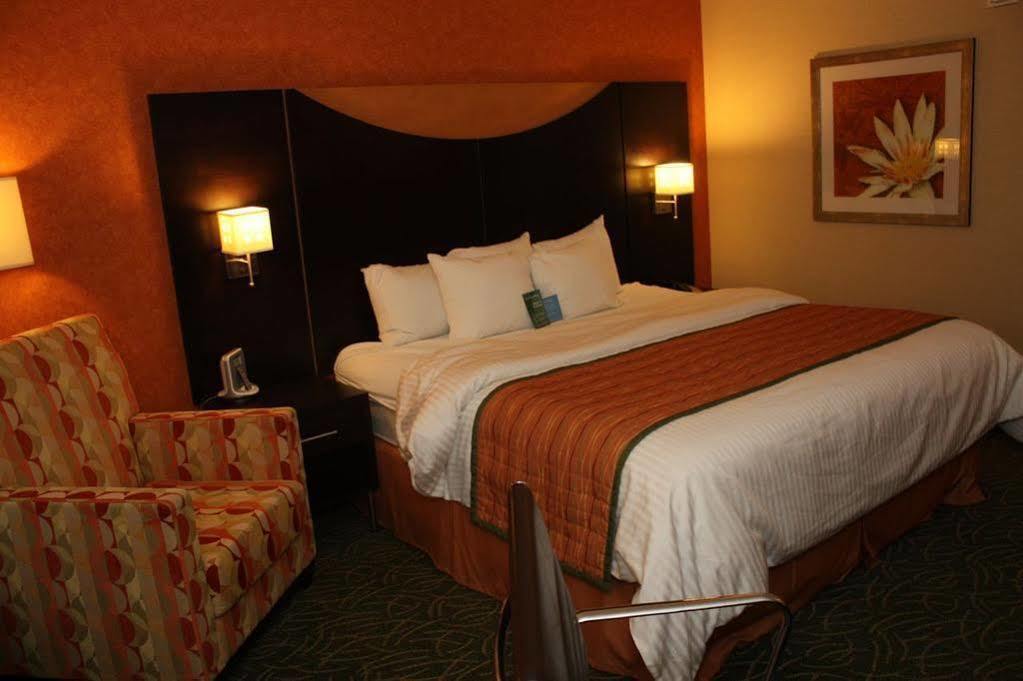 Fairfield Inn & Suites By Marriott Guelph Bagian luar foto