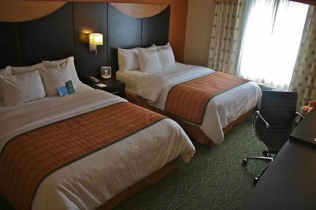 Fairfield Inn & Suites By Marriott Guelph Bagian luar foto